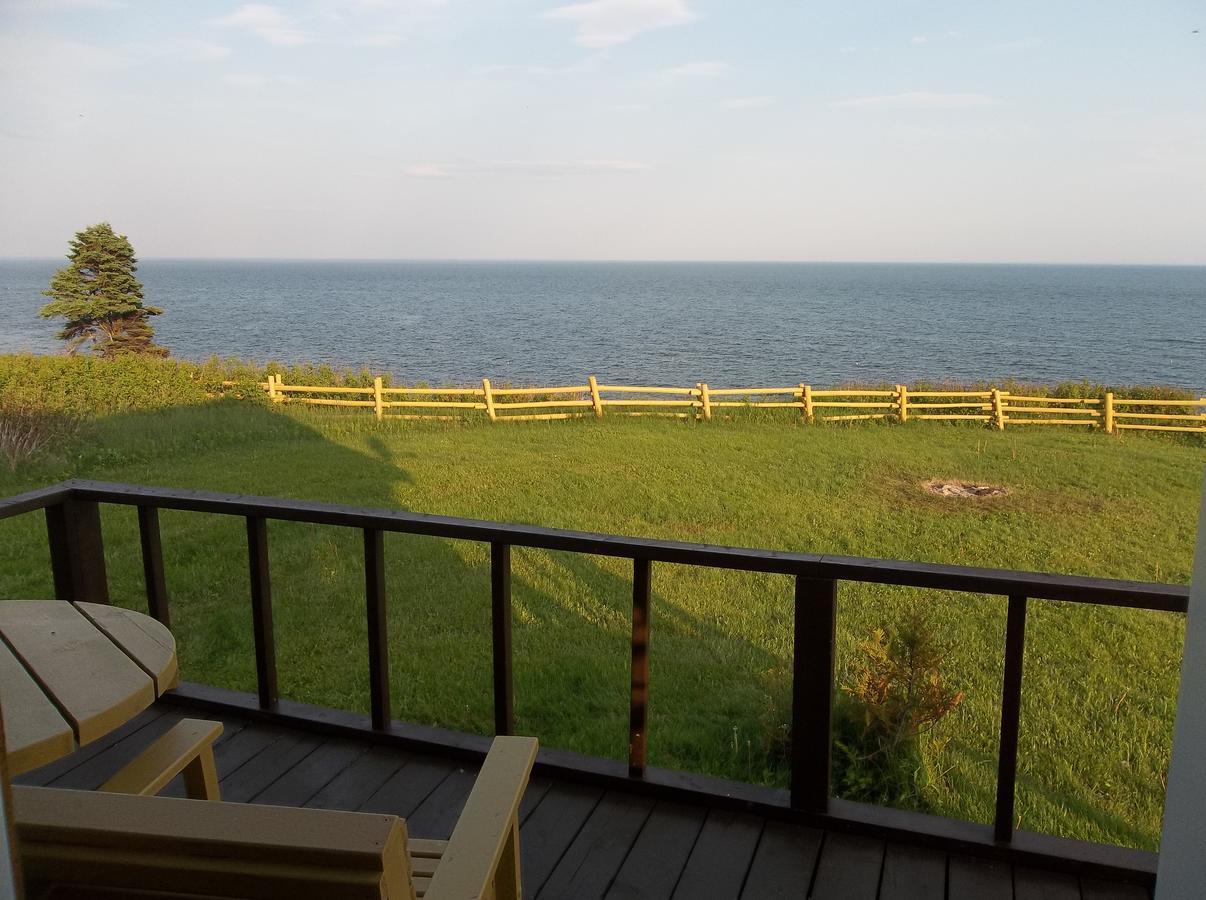 Les Chalets Brise-De-Mer Sainte-Therese-de-Gaspe Ngoại thất bức ảnh